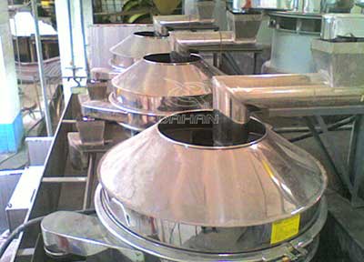 加缘式振动筛分机使用现场